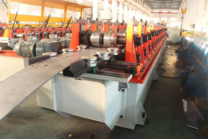 5mm C CHANNEL ROLL FORMING MACHINE(CAN ADJUST SPECIFICATIONS)