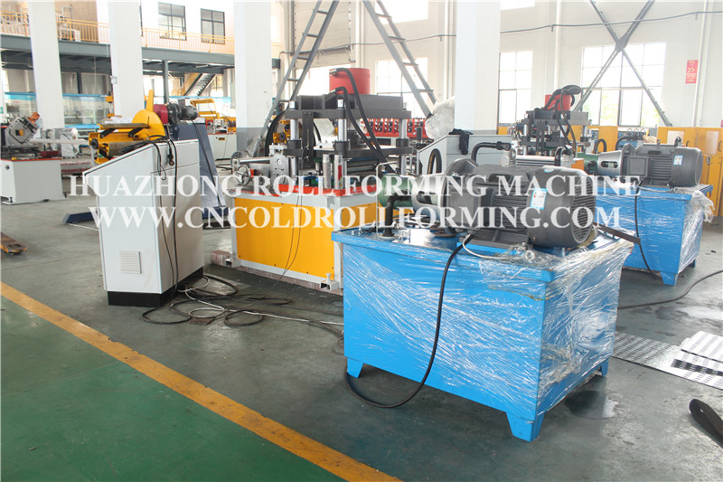 GUIDE ROLL FORMING EQUIPMENT