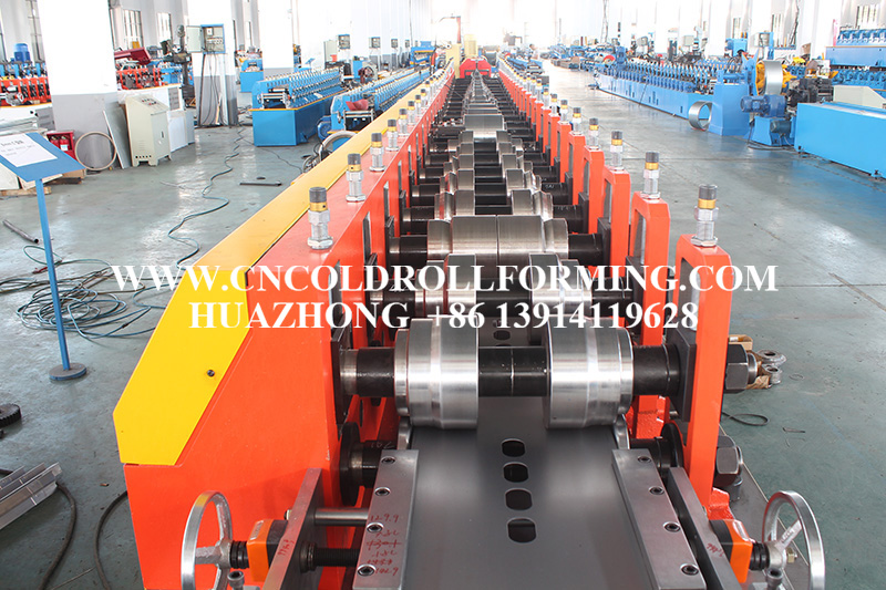 GUIDE ROLL FORMING MACHINE WITH PUNCHING