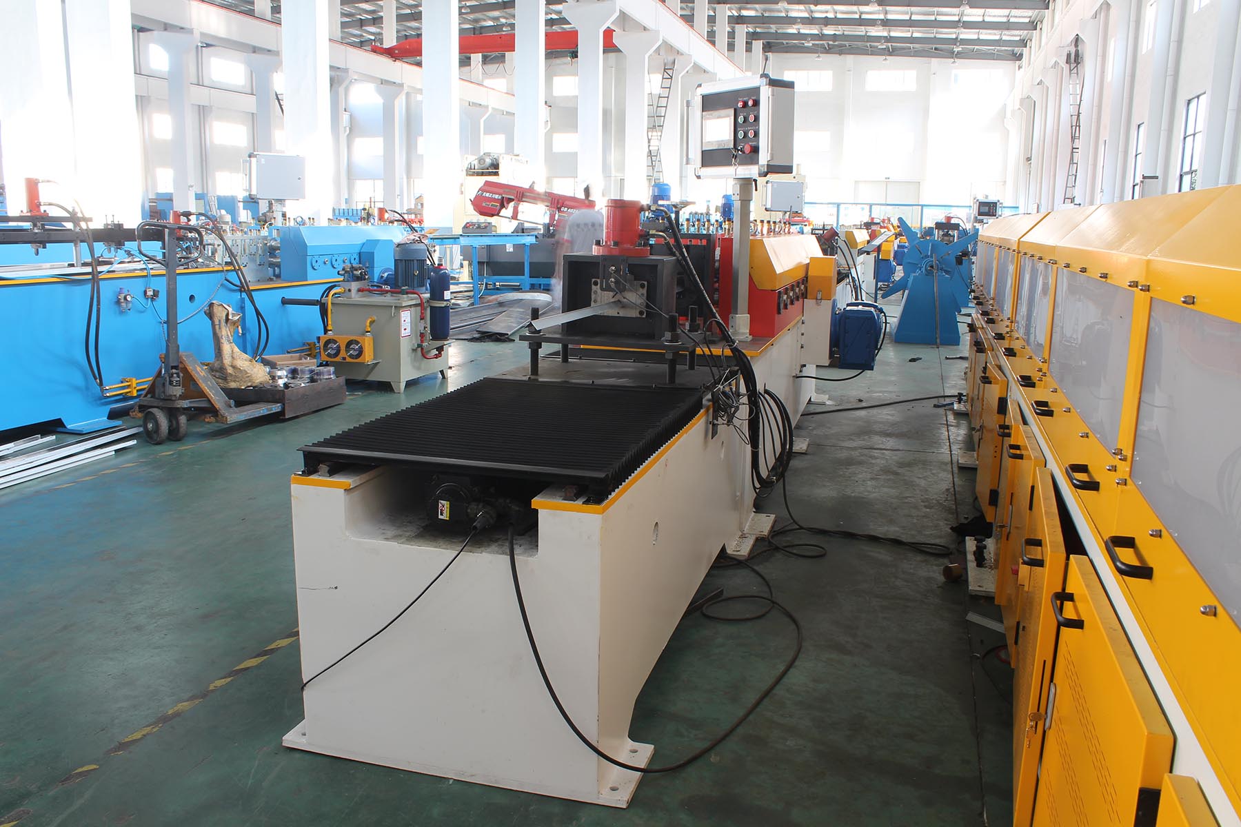ANGLE ROLL FORMING MACHINE