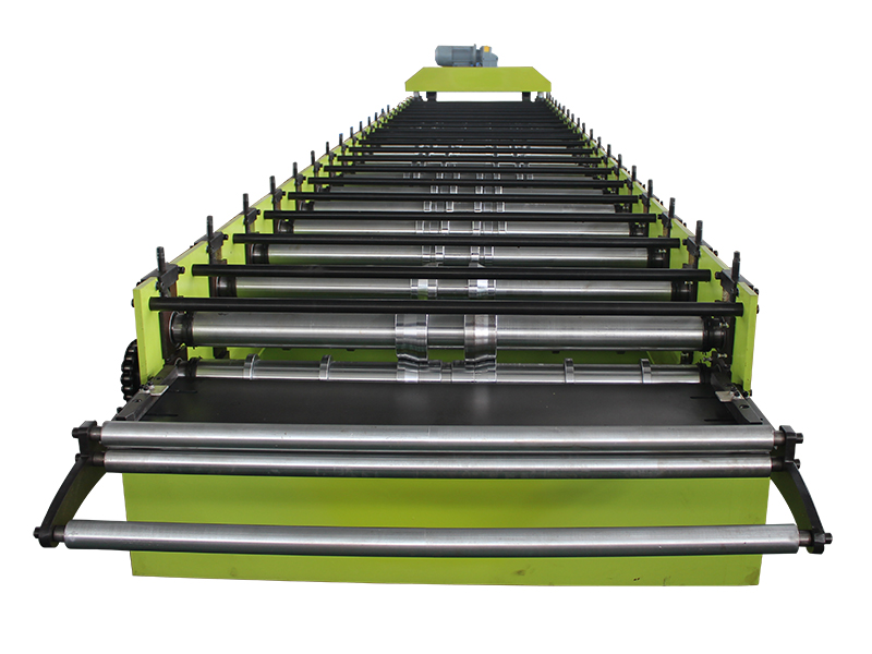ROLL FORMING MACHINE FOR ROOF PANEL